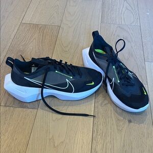 Nike Vista Lite. Black/Lemon Venom-White. Style CI0905-001